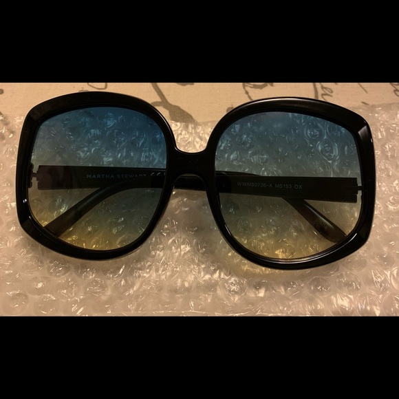Martha Stewart oversized Black tinted shades. - Picture 7 of 9